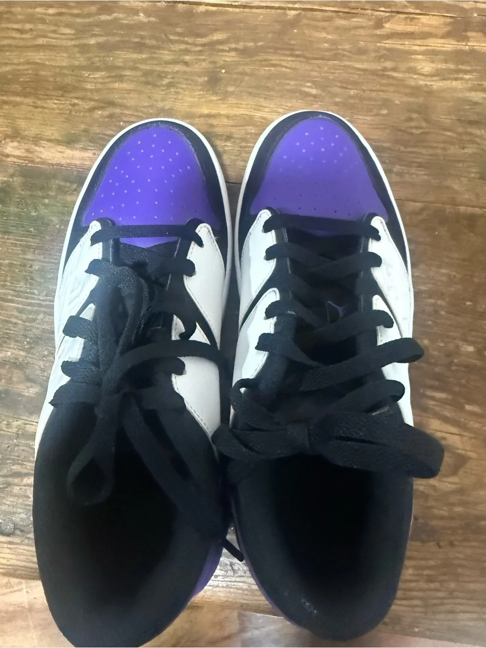 Jordan Man/Women's Low-Top Sneakers in Purple, White & Black